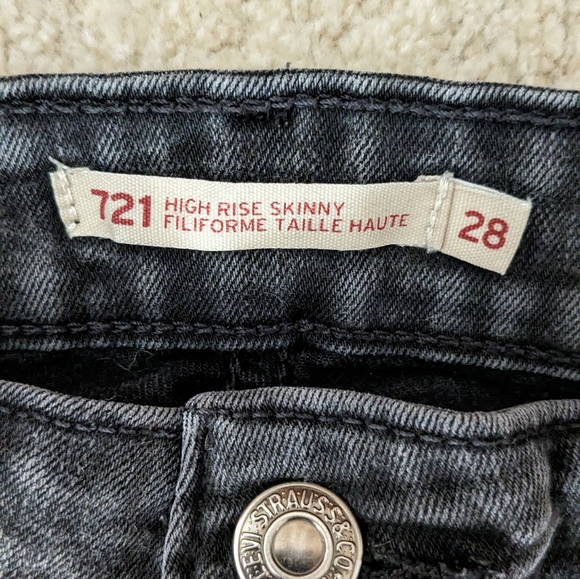 Black Skinny Levi's - Picture 2 of 2